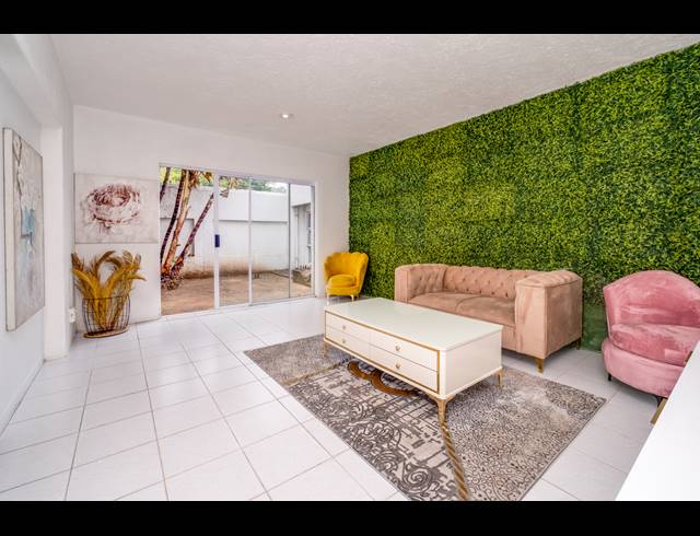 BEDROOM FREEHOLD FOR SALE IN BRYANSTON